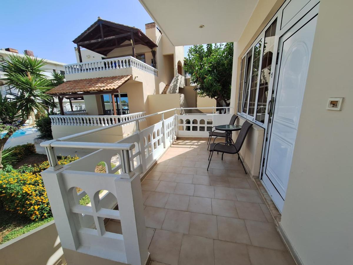 Perla Beach Agia Marina Extérieur photo